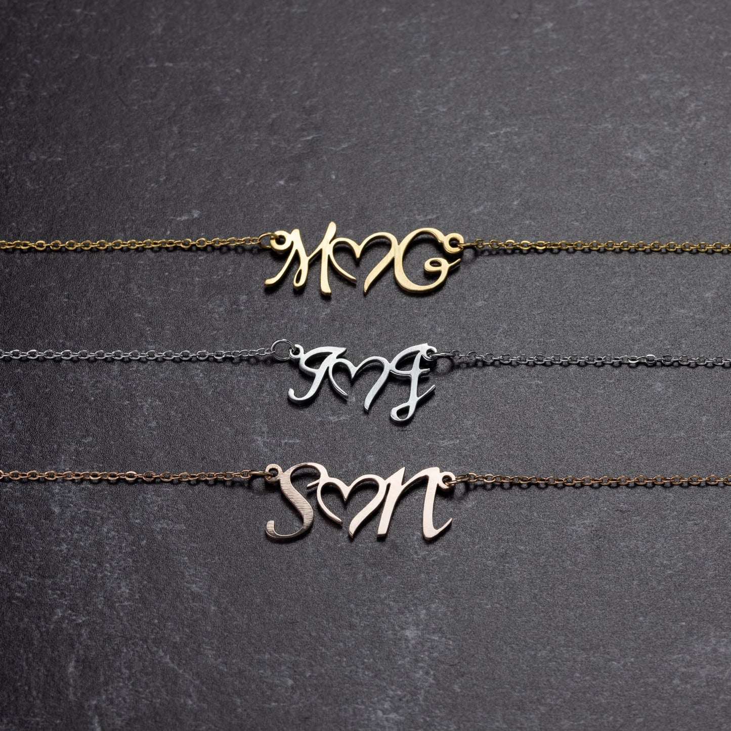 Collier_personnalis_avec_initiales_Mockups_File.jpg_15794478