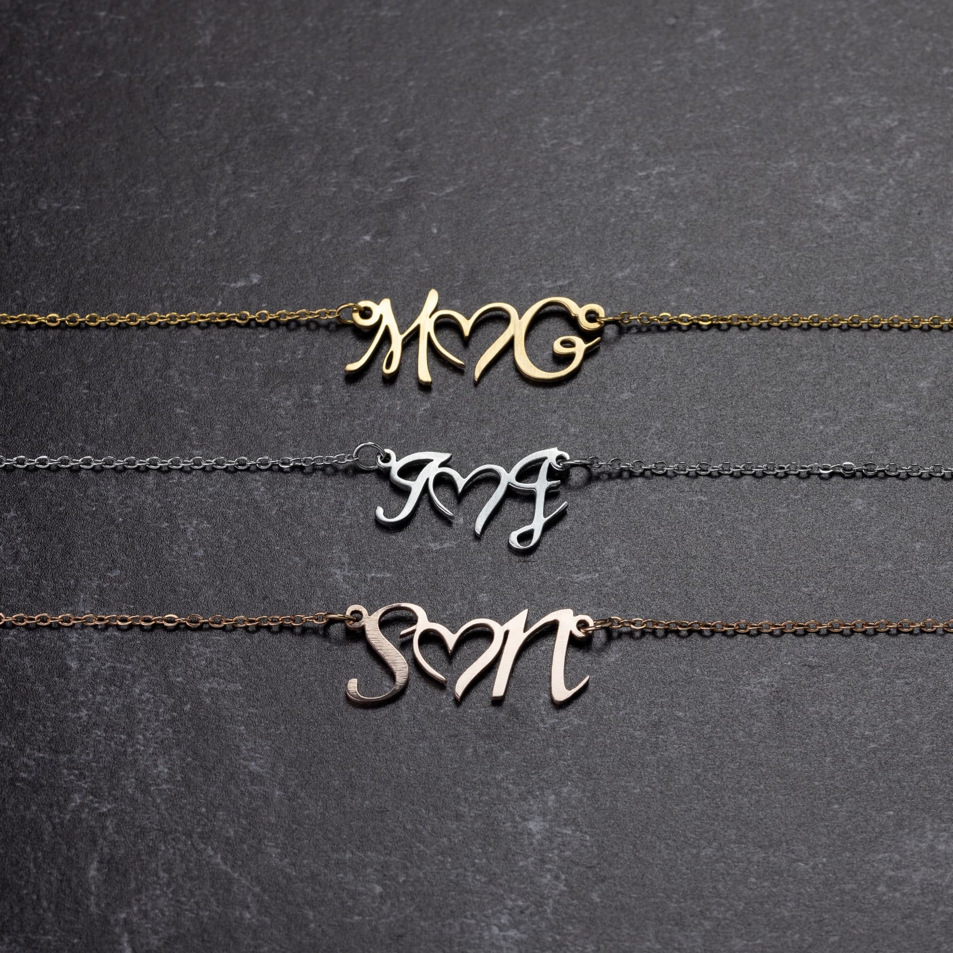 Collier_personnalis_avec_initiales_Mockups_File.jpg_15794478