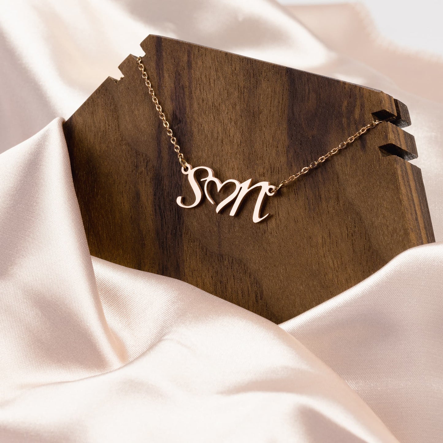 Collier_personnalis_avec_initiales_Mockups_File.jpg_15794480