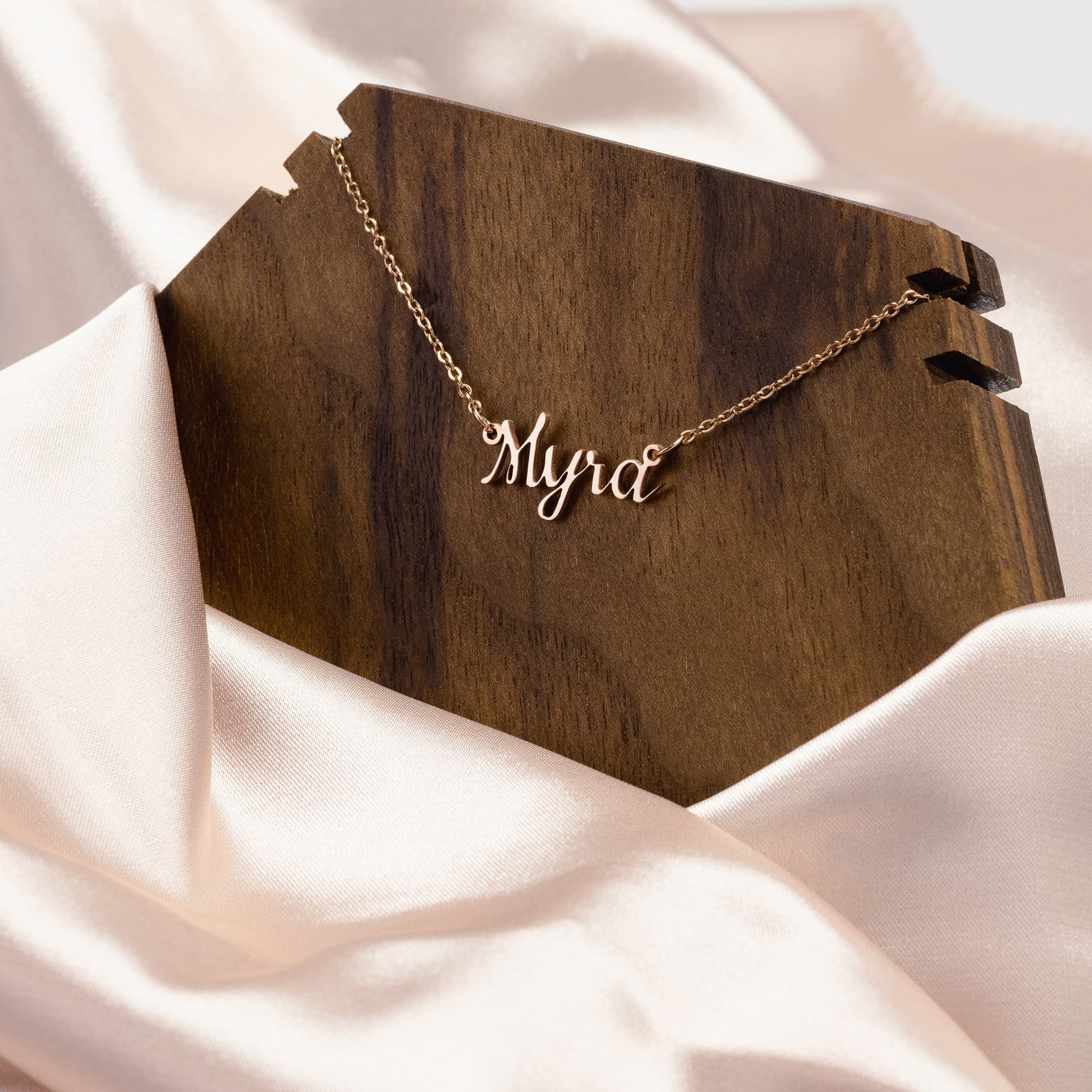 Collier_personnalis_avec_prenom_Mockups_File.jpg_15794457